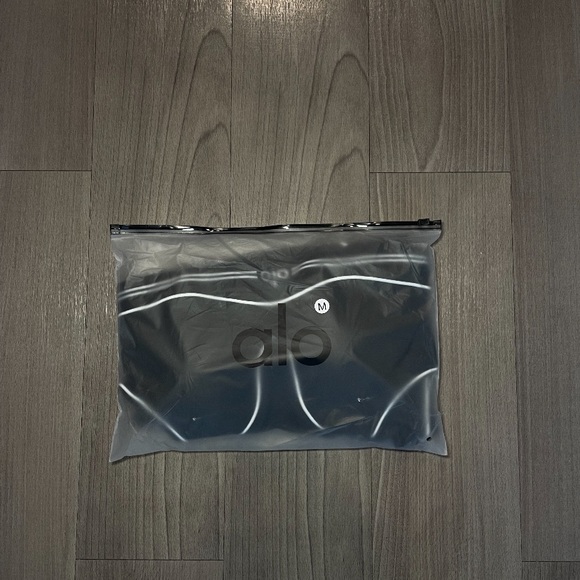 ALO Yoga Black Leggings with White Accents - Picture 4 of 4